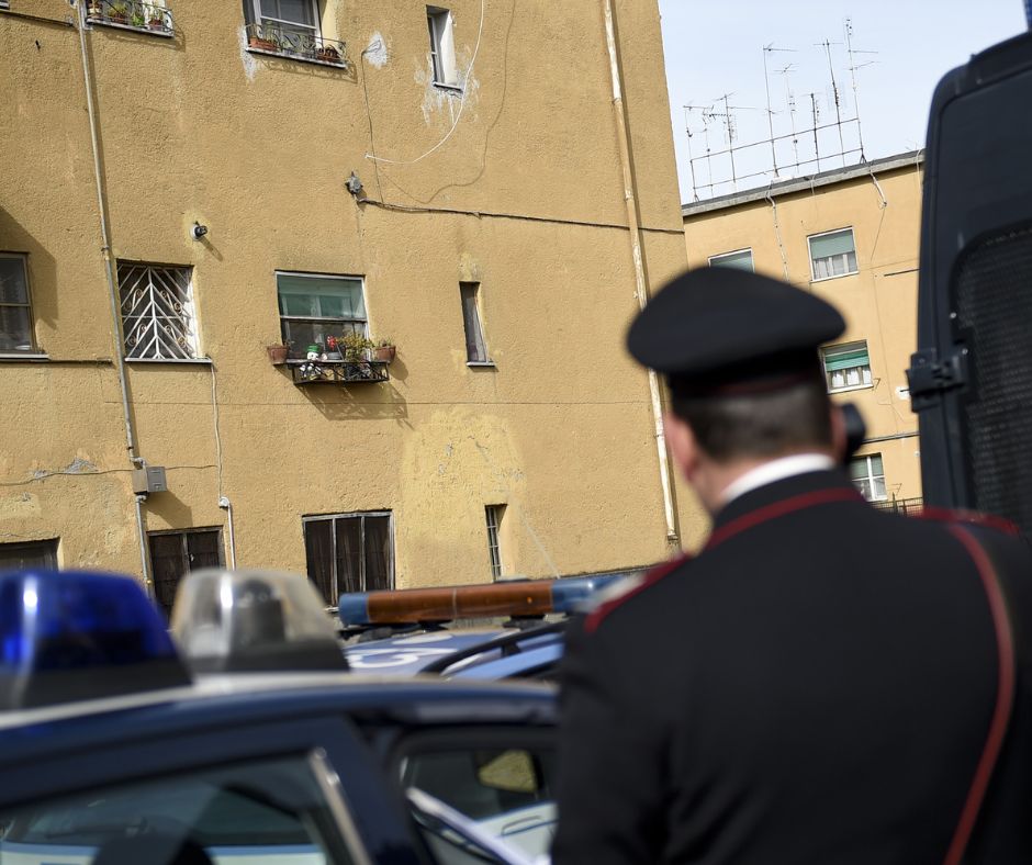 Uomo tenta di avvelenare la moglie con candeggina nel caffè