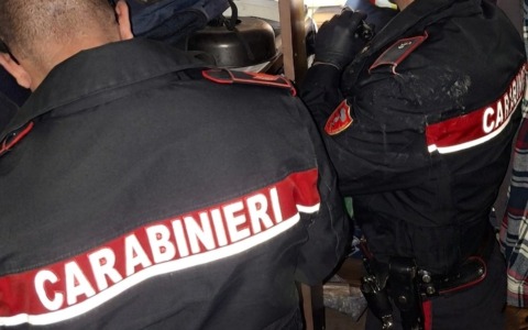 Tensione in tabaccheria, giovane denunciata torna in via Carratica