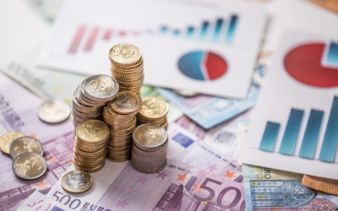 Benzina, prezzi vicini ai due euro: dove conviene fare rifornimento