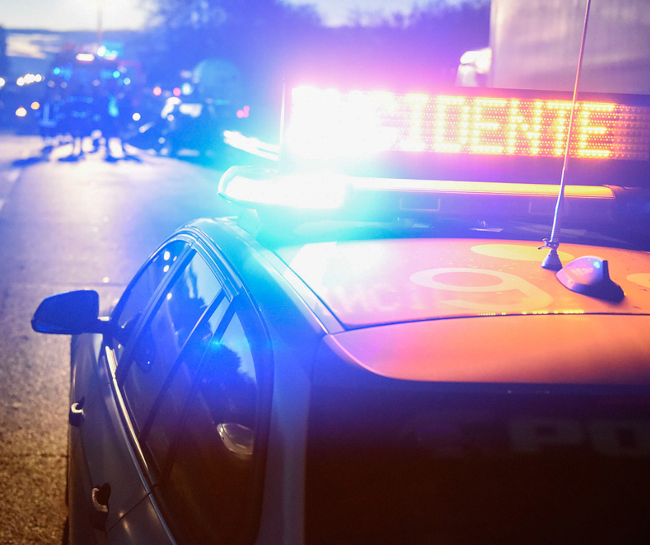 Scontro tra auto e moto, due coniugi feriti