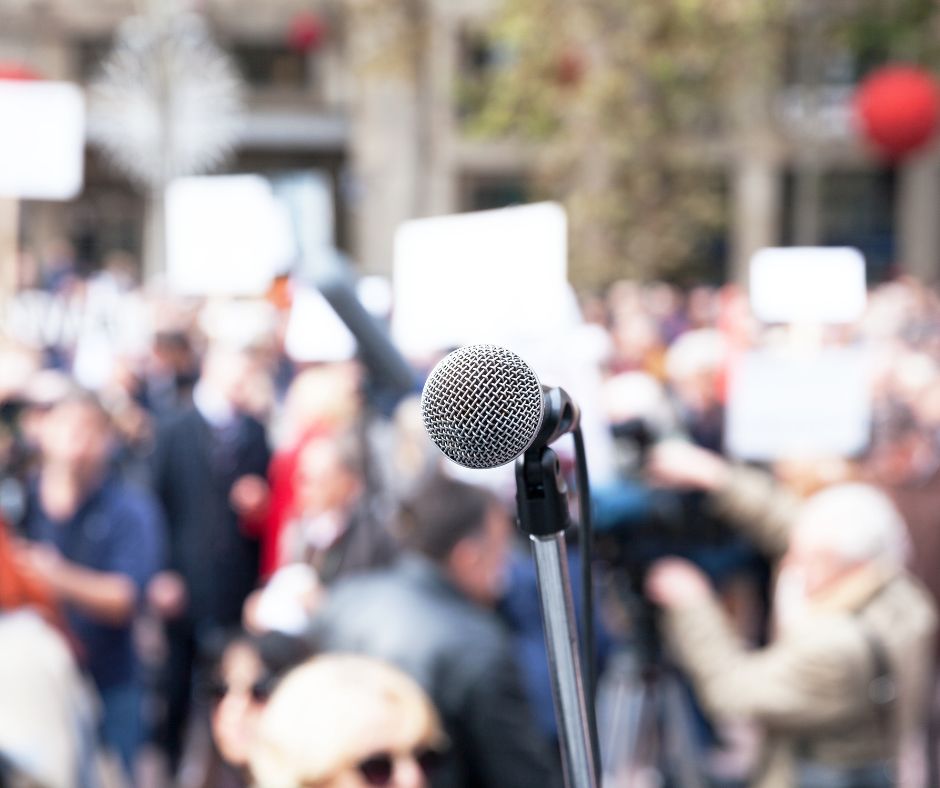 Lavoratori in protesta contro l’IA nei call center: sindacati allarmati
