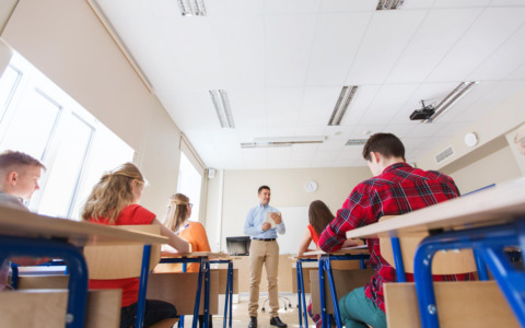 Genitori contro il trasferimento della maestra