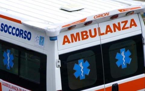 Operaio di 49 anni grave dopo un malore al lavoro