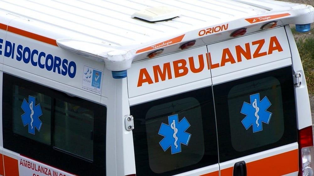 Operaio di 49 anni grave dopo un malore al lavoro