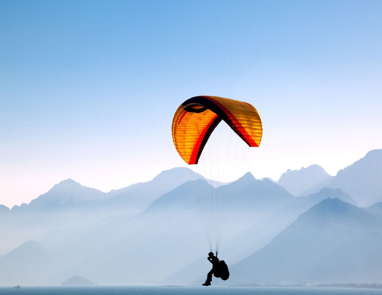 Parapendio, caduta nella Montagna Pistoiese: ferito un allievo